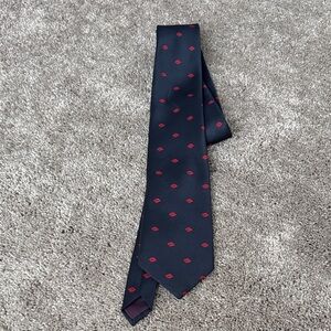 Elegant Navy and Red Lip Tie